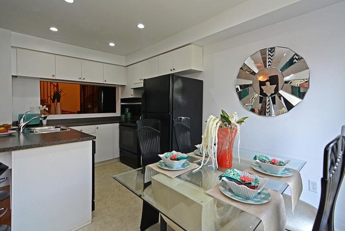 Example of a transitional kitchen design in Toronto