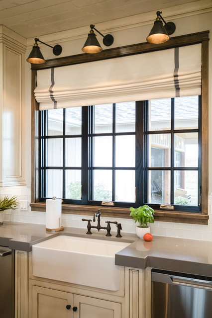 Farmhouse home design photo in Oklahoma City