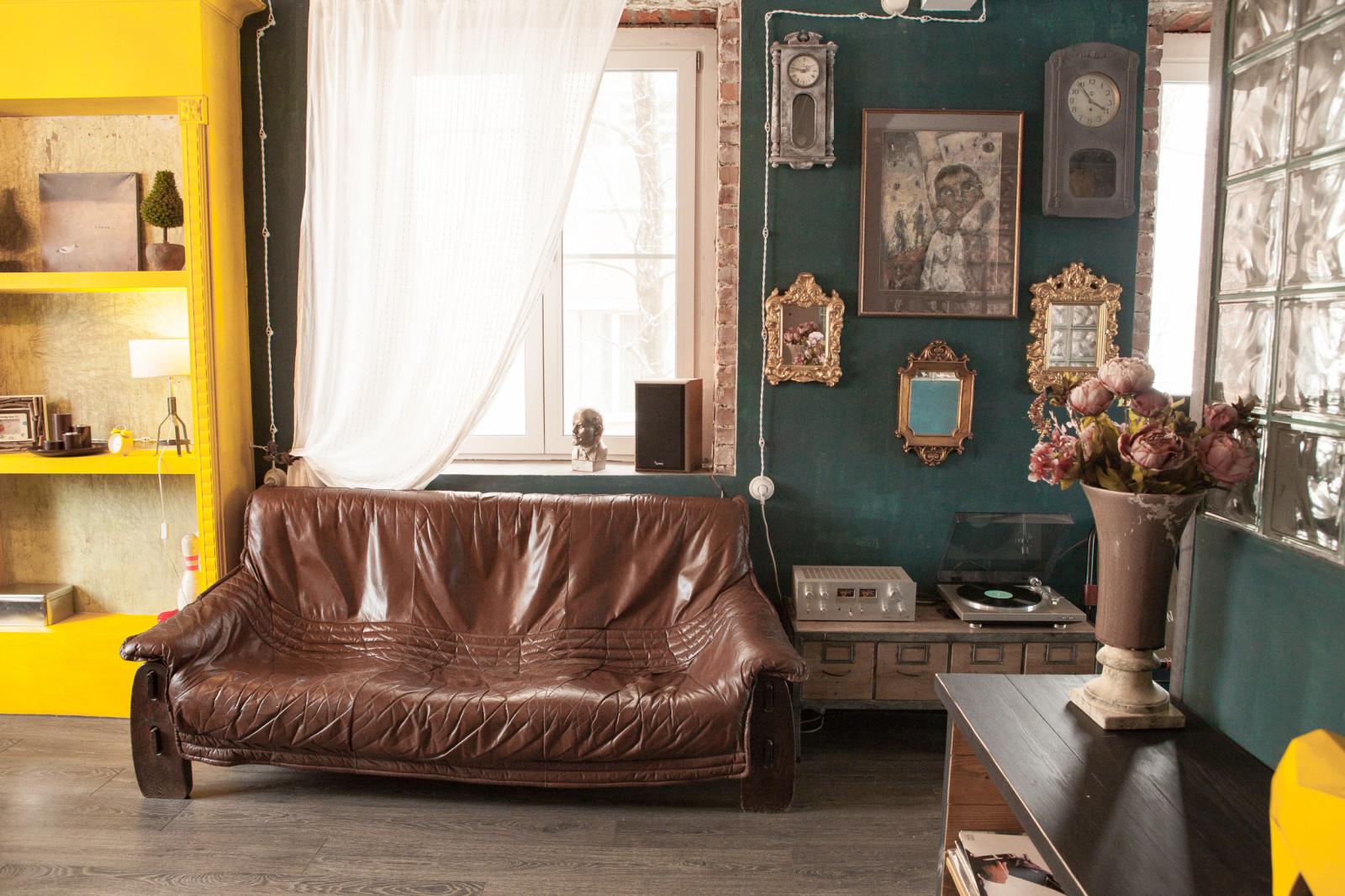 КВАРТИРА С 7 ОКНАМИ 2. ФОТО СЕРГЕЙ КОМЯГИН