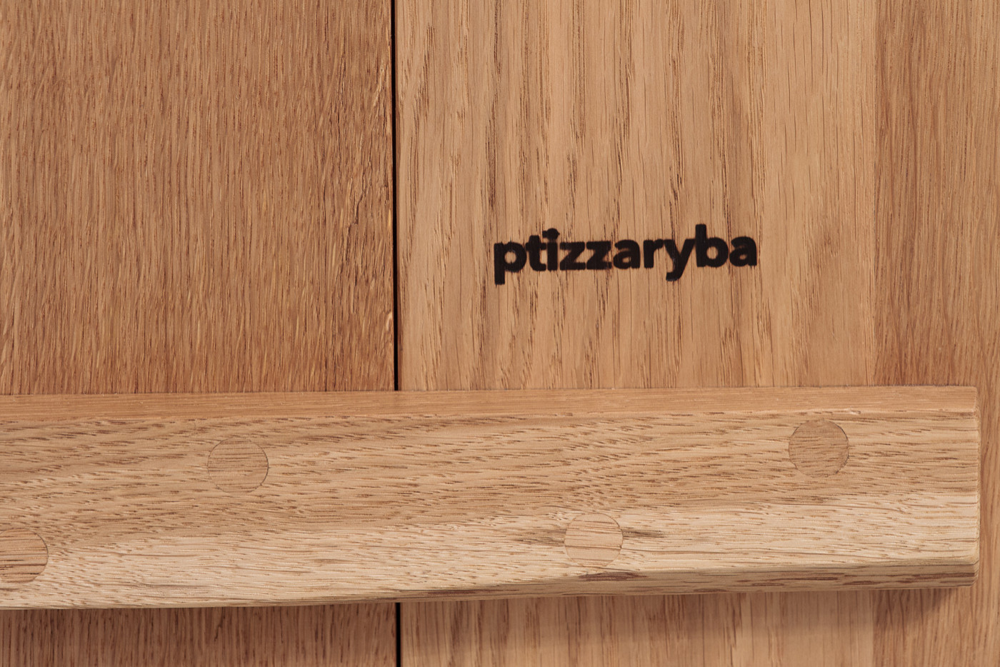 Шкаф из массива дуба