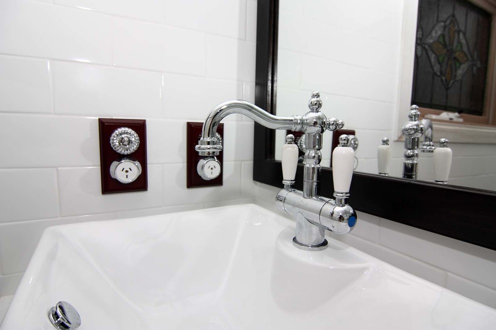 This is an example of a contemporary bathroom in Perth.