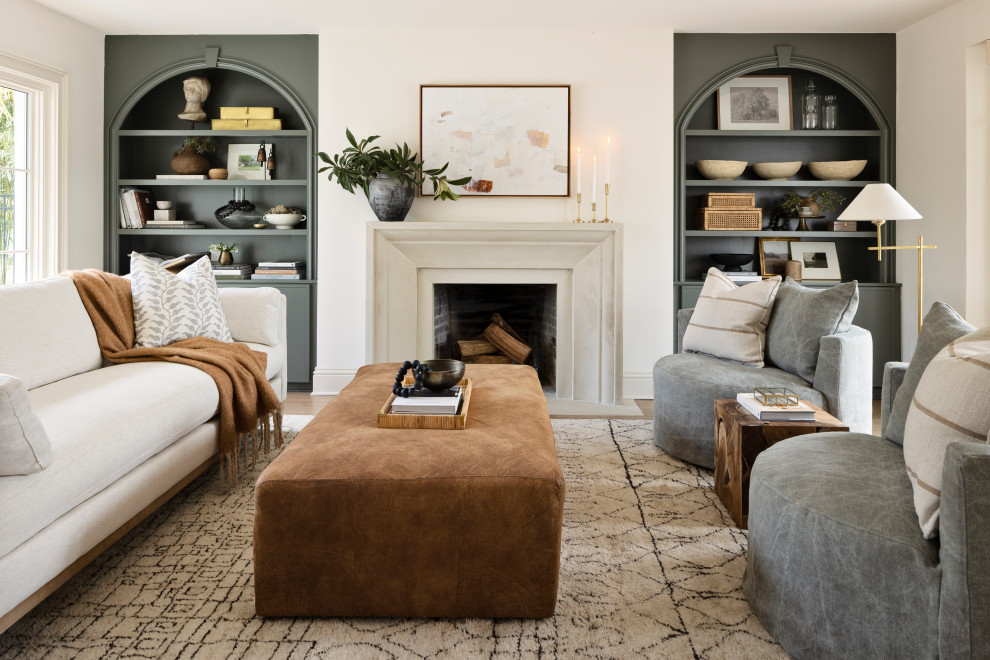 Transitional living room photo in Orlando