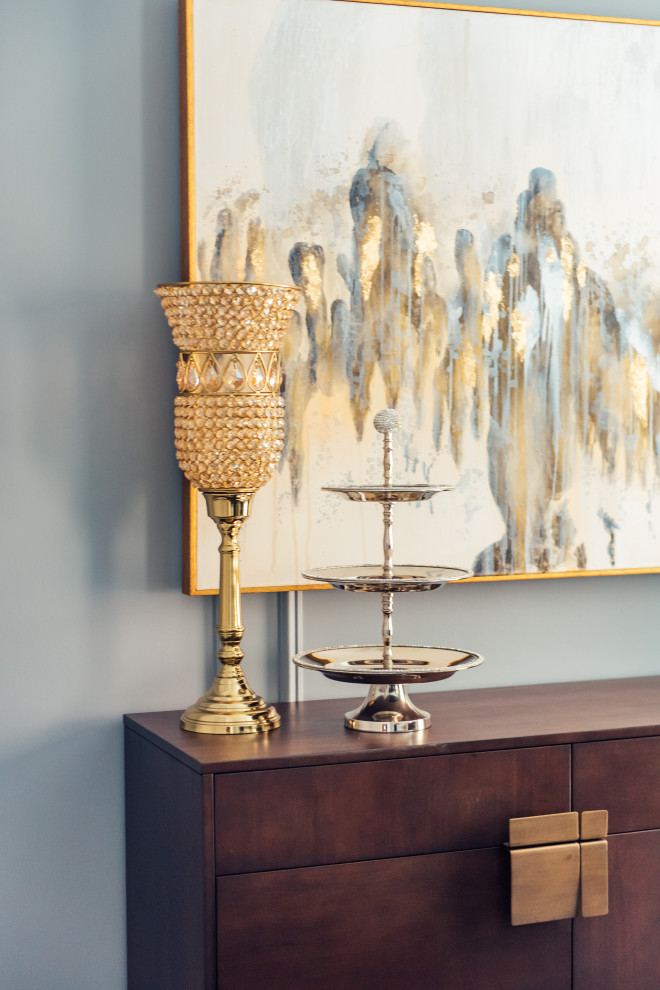 Home design - transitional home design idea in Toronto