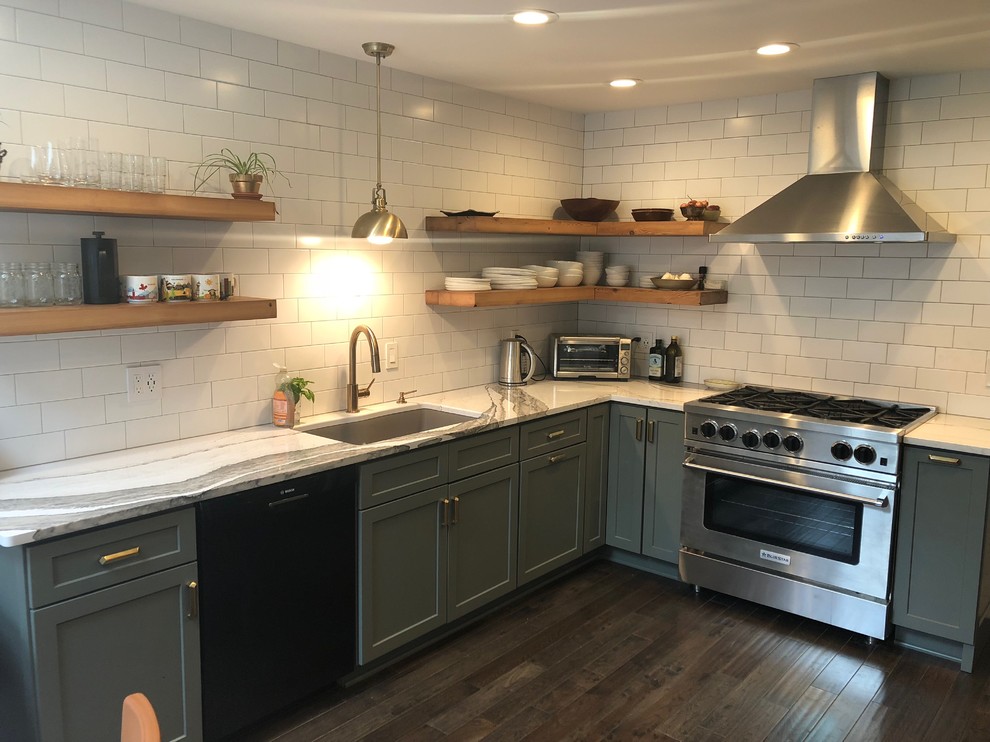 Design ideas for a mid-sized country u-shaped eat-in kitchen in New York with an undermount sink, shaker cabinets, green cabinets, quartz benchtops, white splashback, ceramic splashback, stainless steel appliances, dark hardwood floors, no island, brown floor and grey benchtop.
