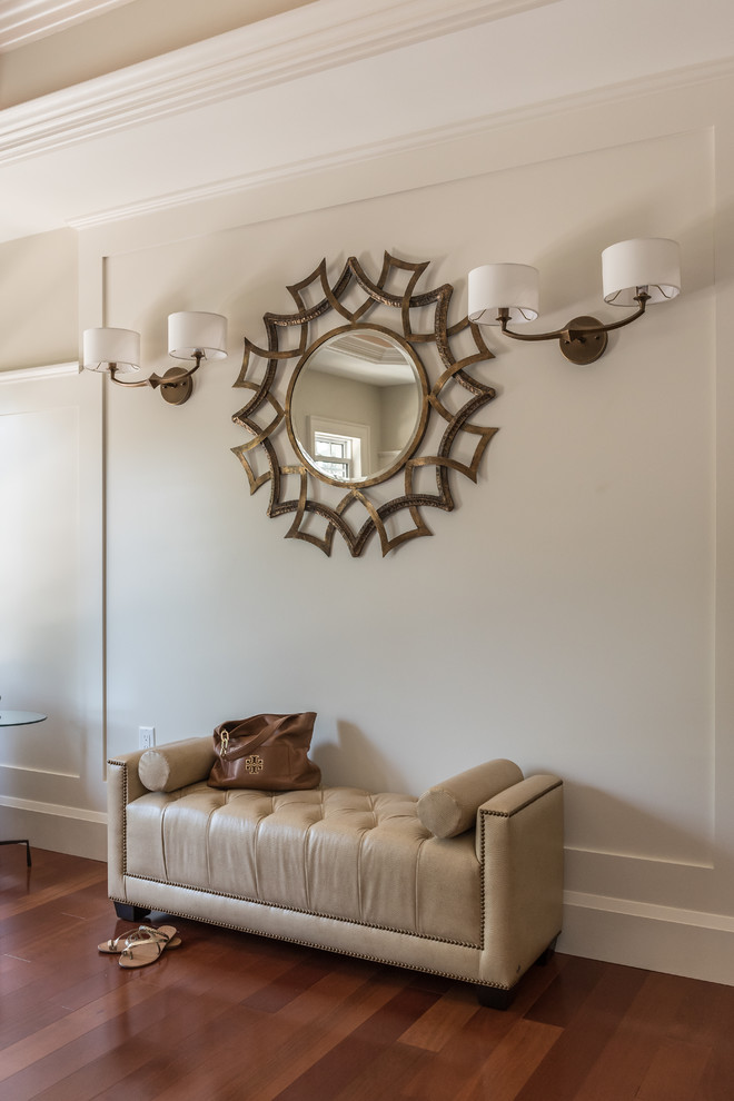 Example of a transitional home design design in Toronto