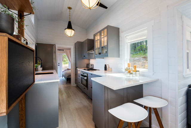 New Mint Tiny Home klassisch-modern-kueche
