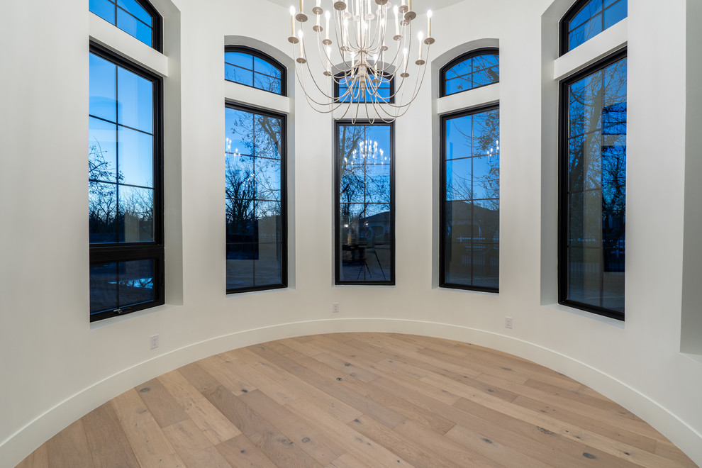 Transitional home design photo in Phoenix