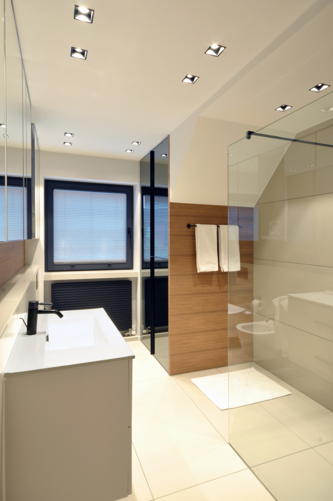 Idées déco pour une salle d'eau contemporaine de taille moyenne avec meuble-lavabo suspendu.