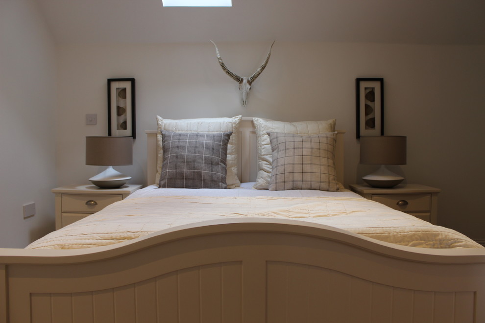 Design ideas for a contemporary bedroom in Glasgow.