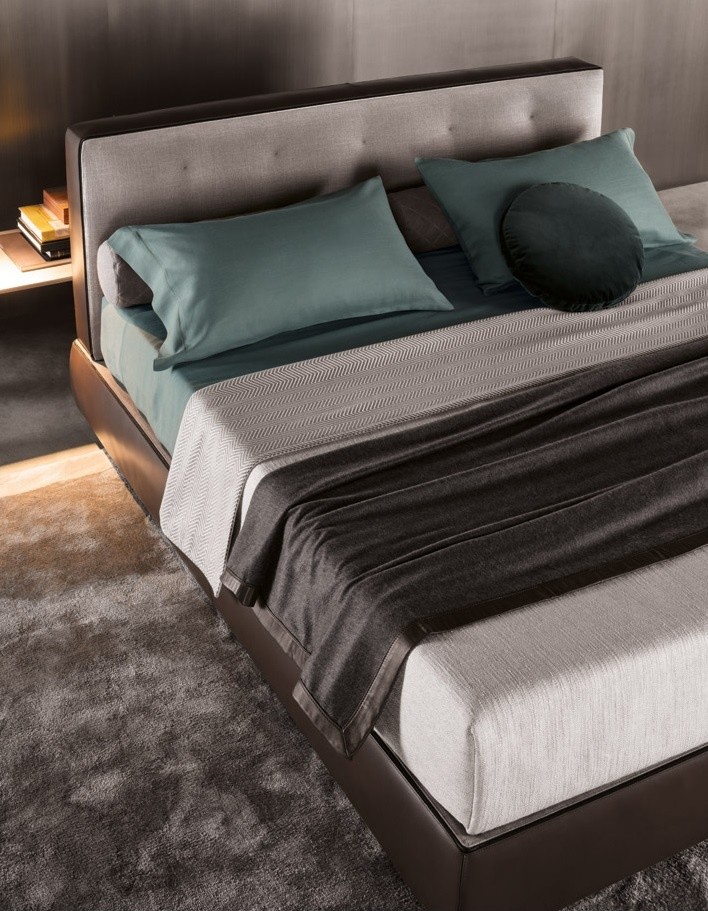 Inspiration for a transitional home design remodel in Miami