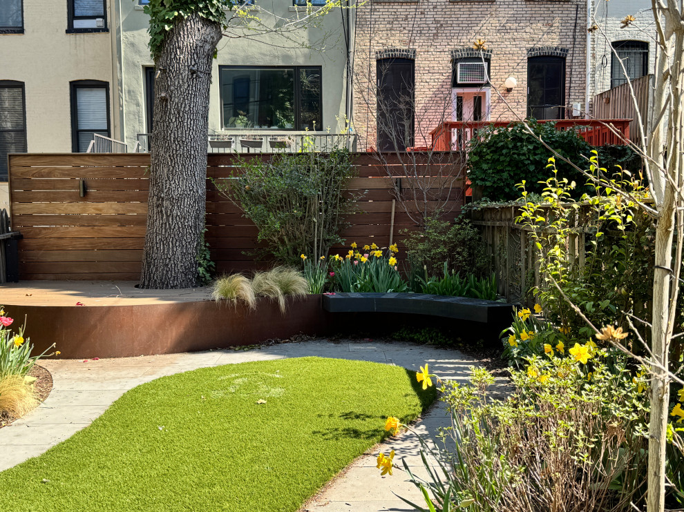 Park Slope curvy garden