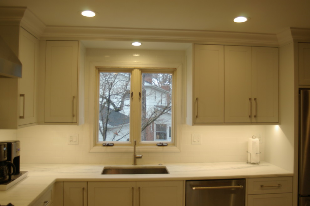 Inspiration for a transitional kitchen remodel in St Louis
