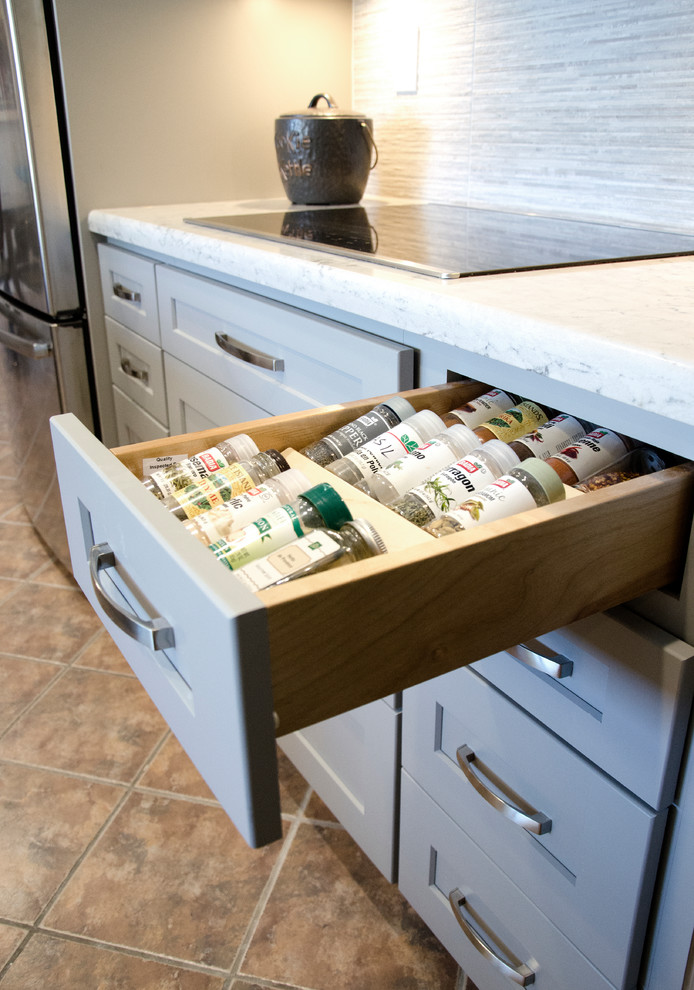 Example of a mid-sized transitional u-shaped open concept kitchen design in Miami with an undermount sink, shaker cabinets, gray cabinets, quartzite countertops, gray backsplash, porcelain backsplash, stainless steel appliances and an island