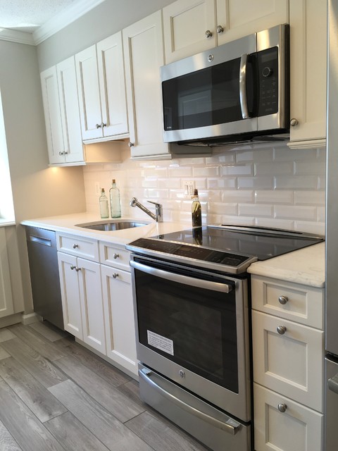 Transitional Kitchen Condo contemporaneo-cucina