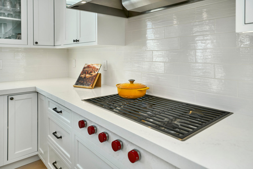 Kitchen - transitional kitchen idea in San Francisco