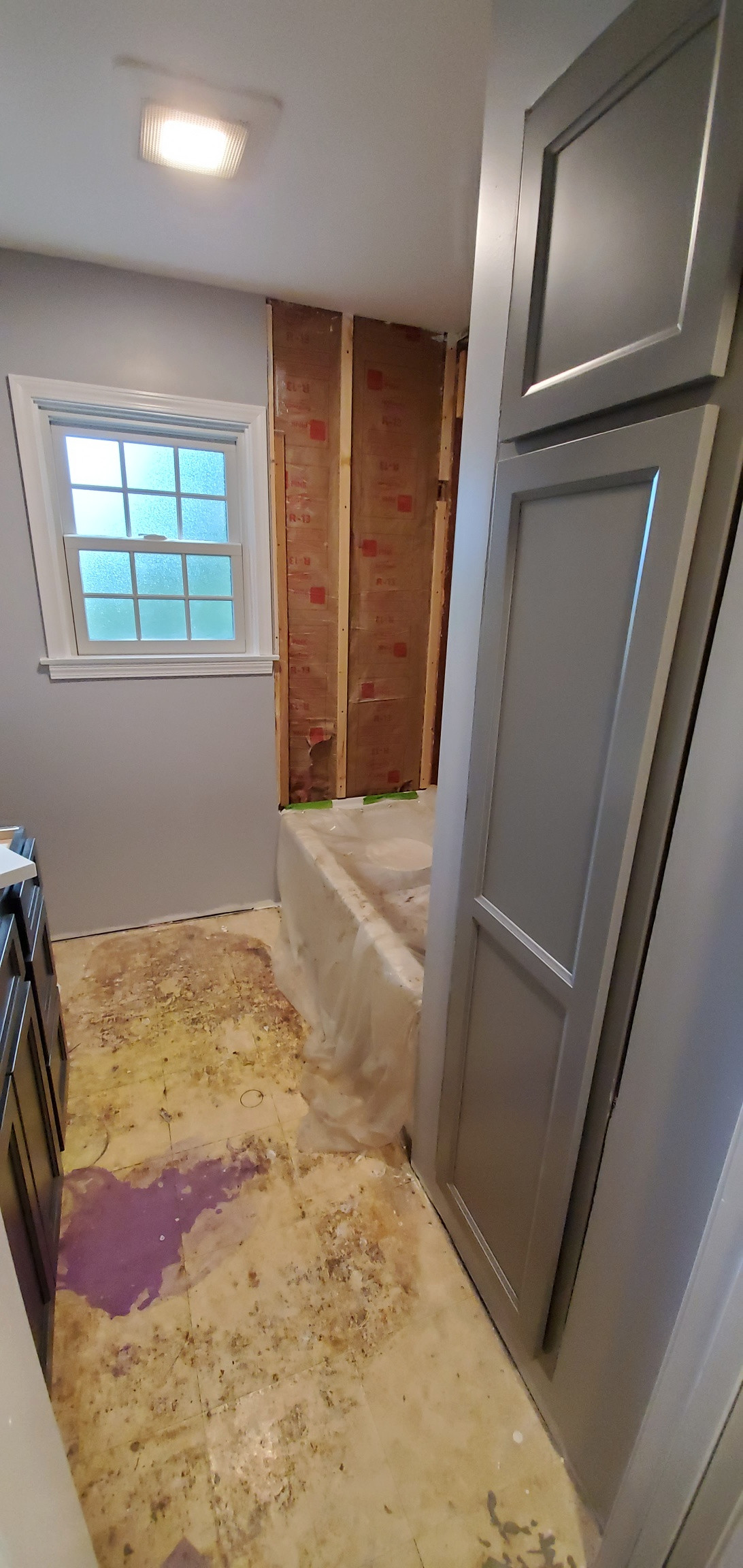 Cheryl's Hall Bath