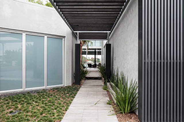Mooloolaba Beach contemporary-entre