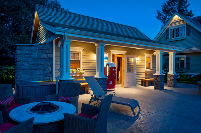 Pool house traditional-patio
