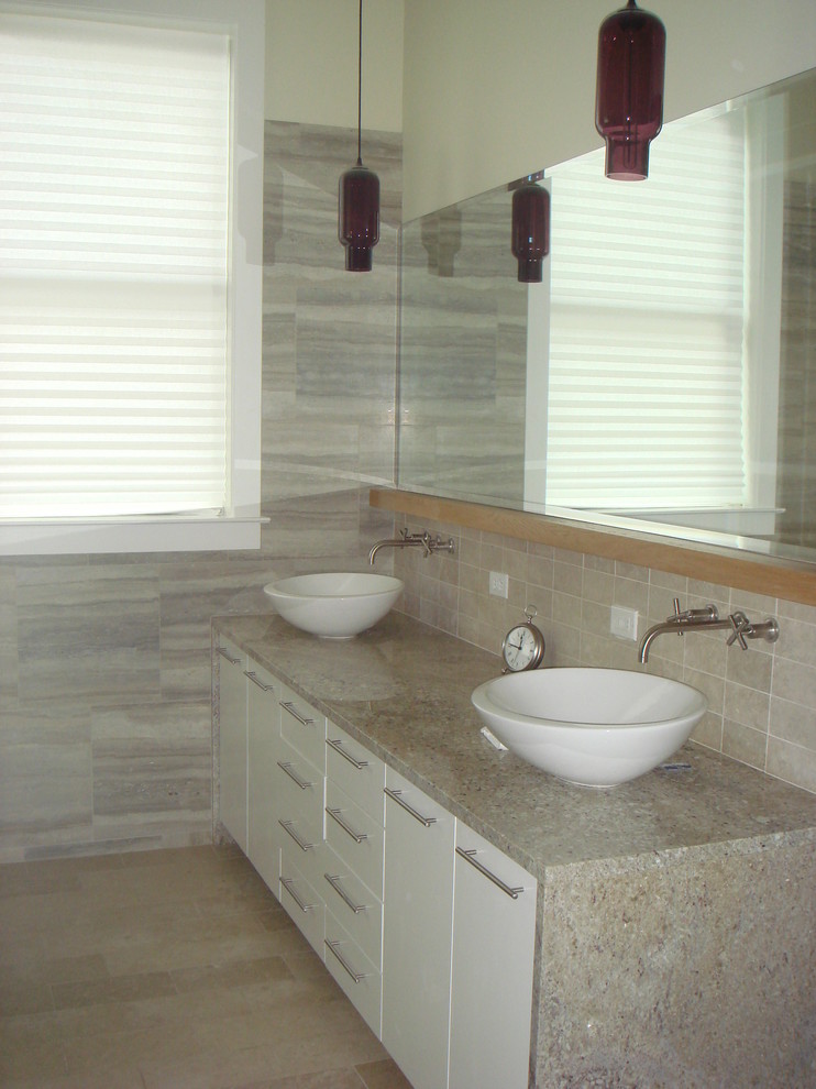 This is an example of a contemporary bathroom in Austin.