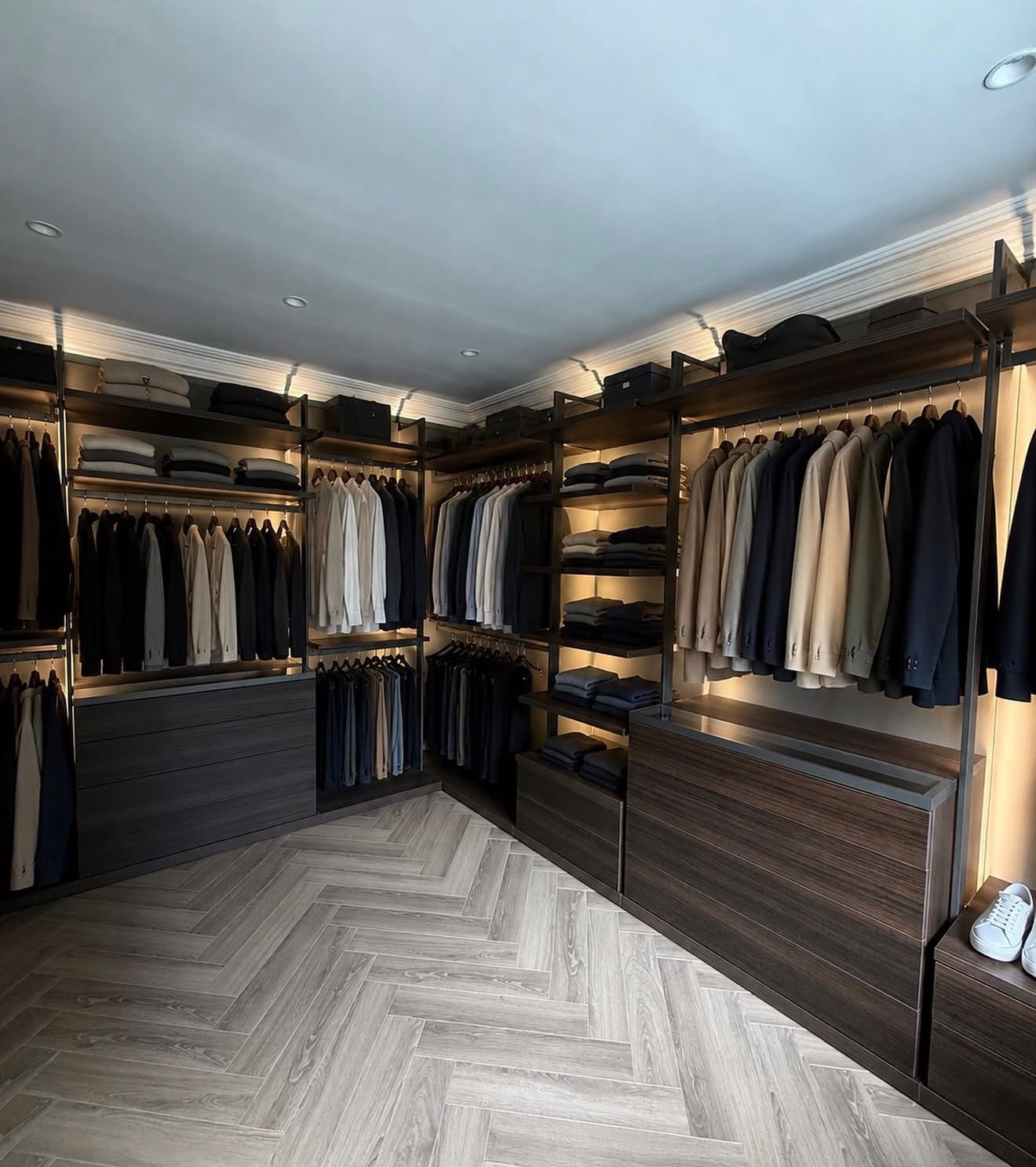 WALK IN WARDROBE GERRARDS CROSS
