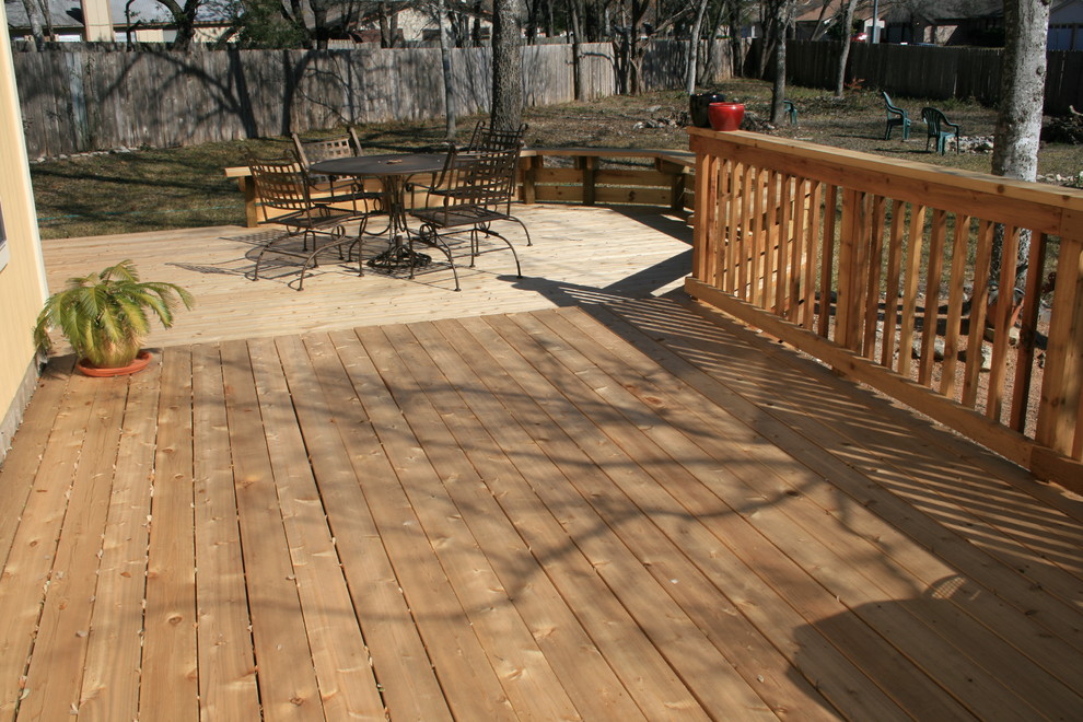 Example of a classic deck design in Austin