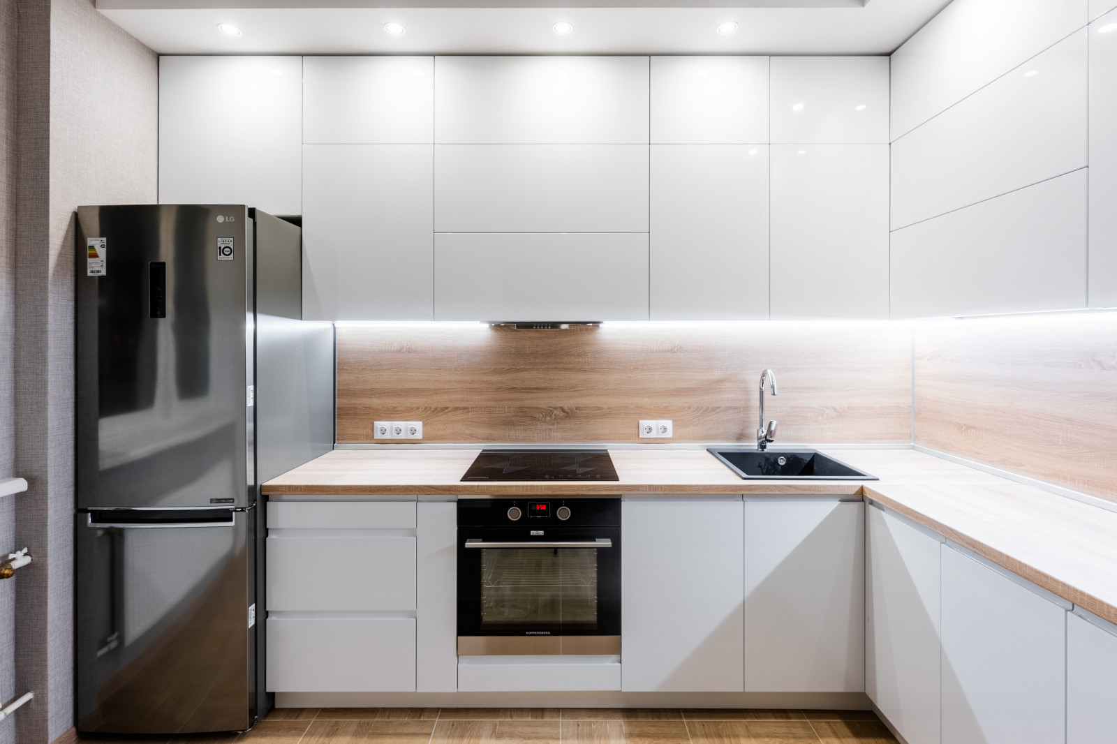 Кухня с интегрированными ручками