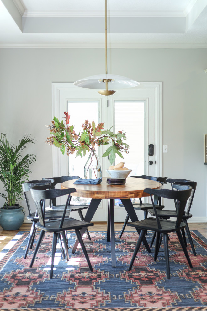 Dining room - transitional dining room idea