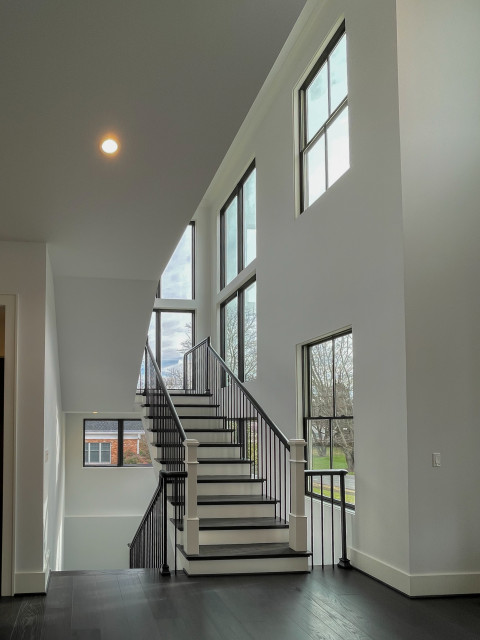 90_Classic Staircase with a Contemporary Twist, McLean VA 22101 nyklassisk-trappe