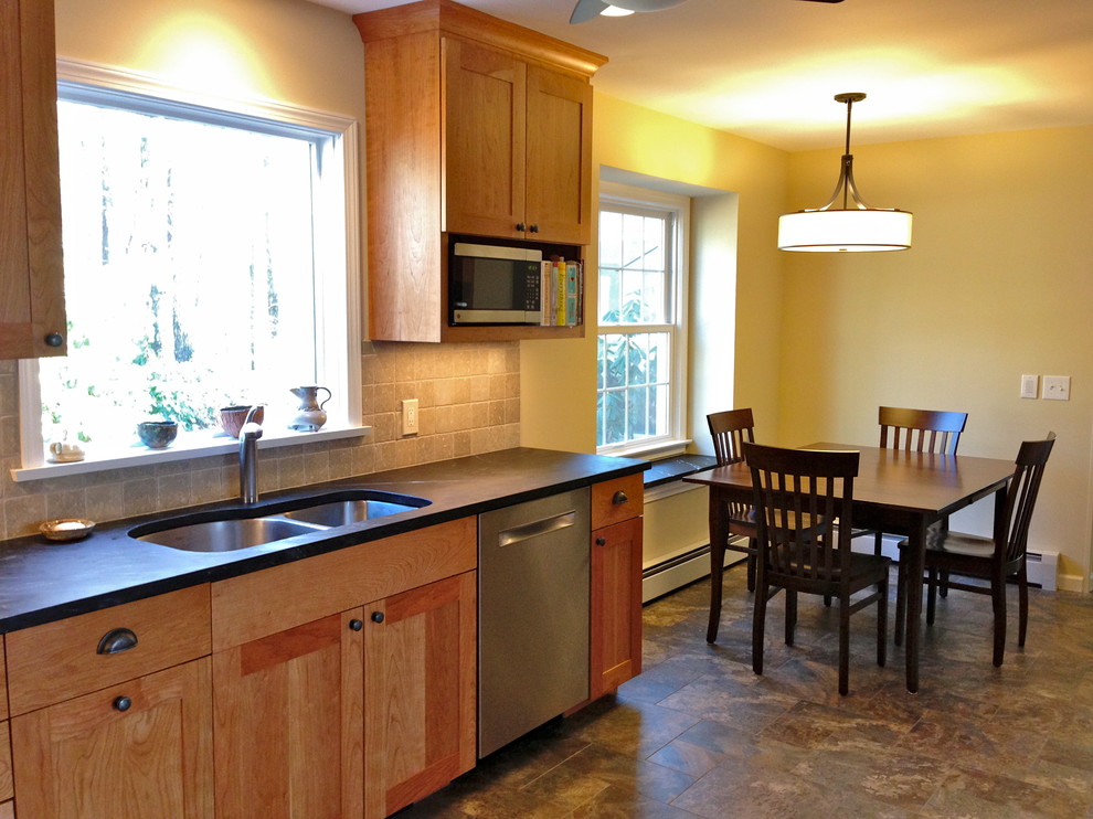 Transitional kitchen photo in Bridgeport