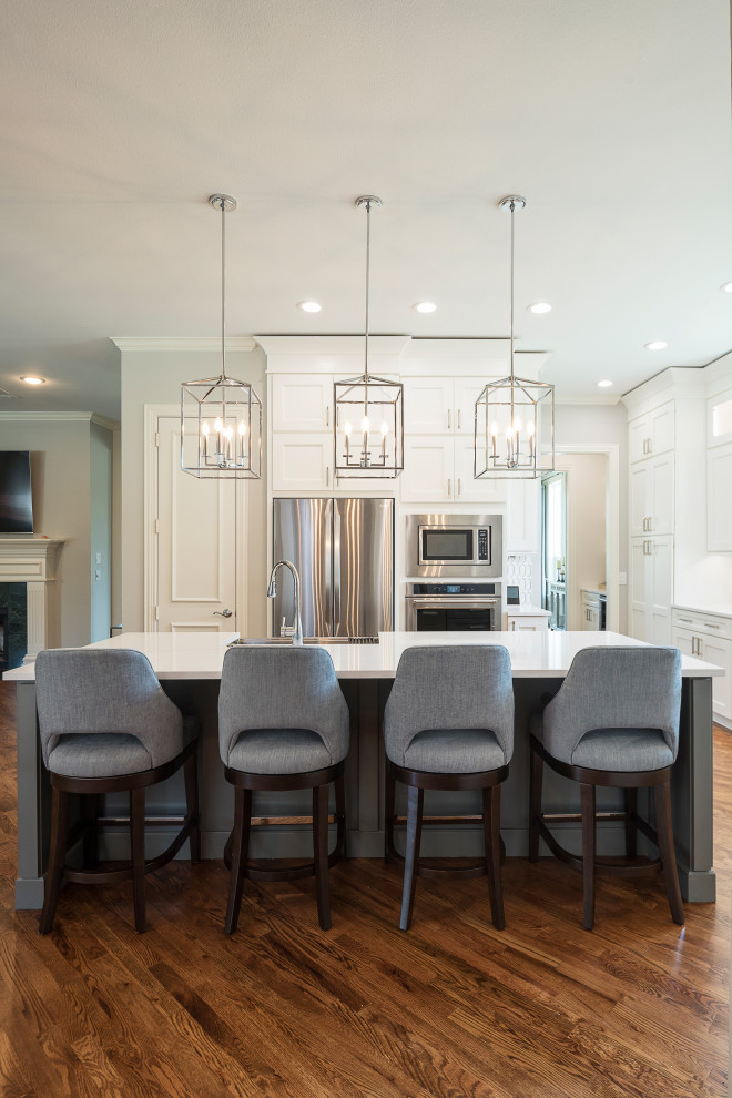 Transitional kitchen photo in Dallas