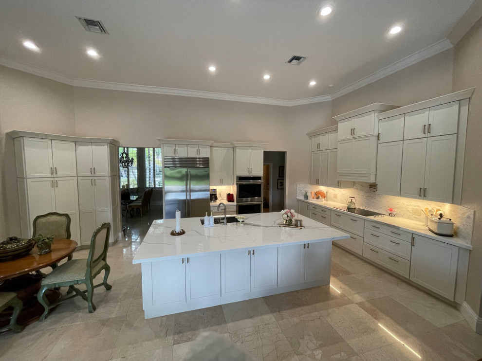 Transitional kitchen photo in Miami