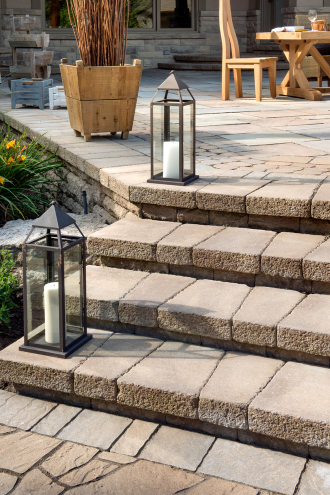 This is an example of a mid-sized rustic backyard landscaping.