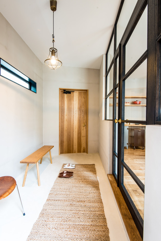 他の地域にあるインダストリアルスタイルのおしゃれな玄関の写真