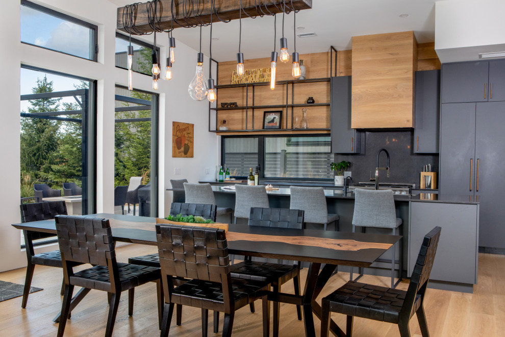 Home design - rustic home design idea in Toronto