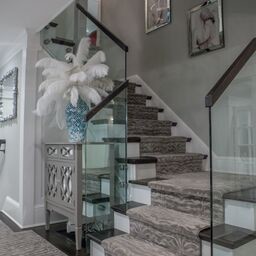 Свежая идея для дизайна: лестница в стиле шебби-шик - отличное фото интерьера