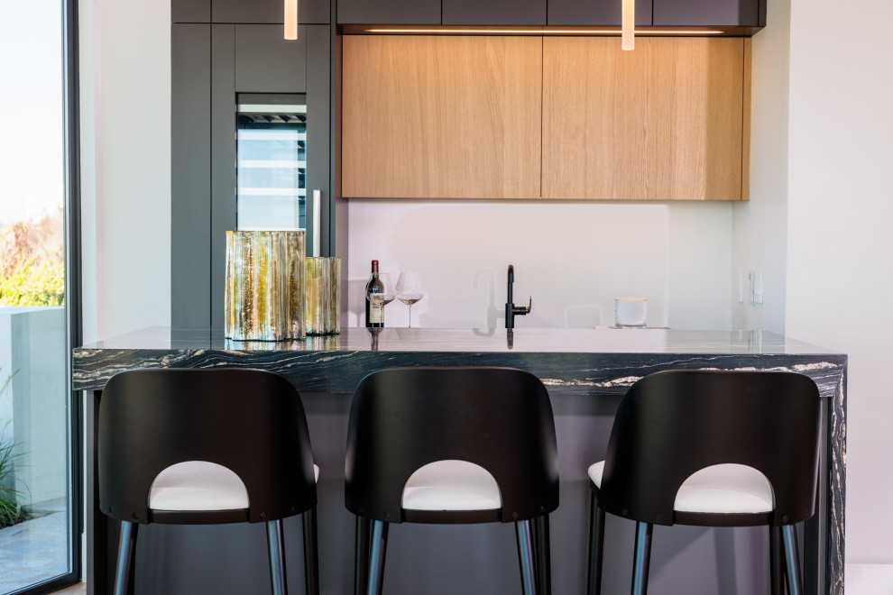 Pebble Dr, Corona Del Mar Chic Design Group Collection 2022 Modern