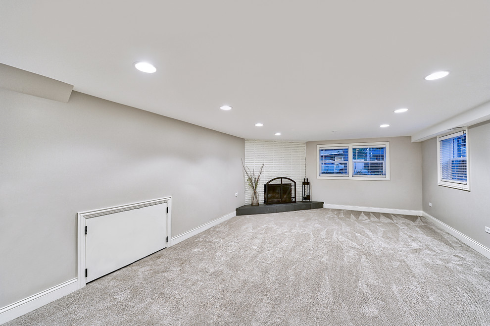 Example of a transitional basement design in Chicago
