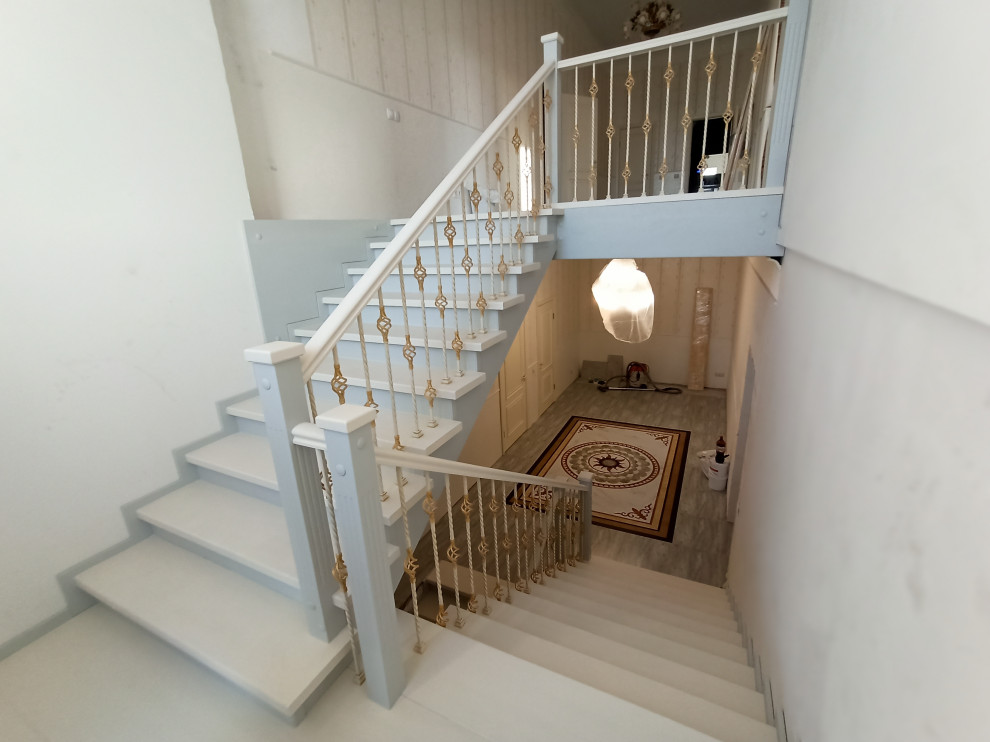 Лестница с первого по третий этаж