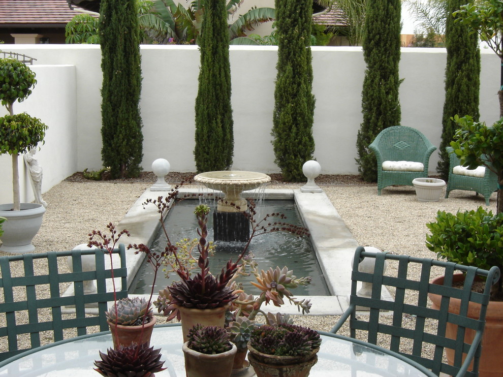 This is an example of a transitional garden in San Diego.