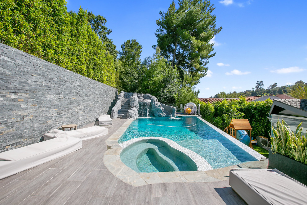 Беверли Хиллз - Лос Анджелес. Дом в современном стиле.