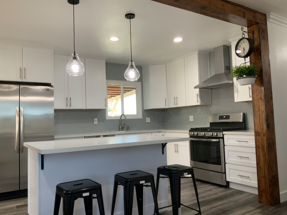 Example of a transitional kitchen design in Orange County
