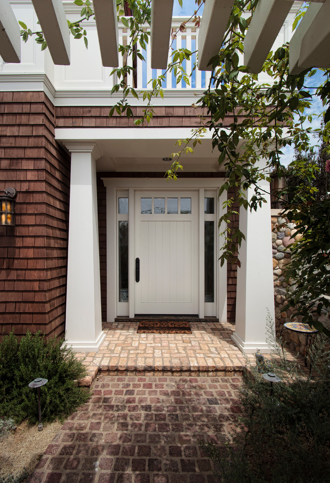 Design ideas for a traditional entryway in San Diego.