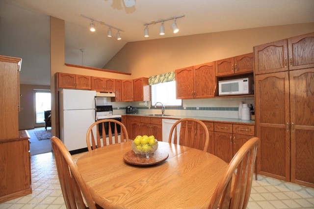 Dated '80s Home 1-Day Makeover - Fusion - Toronto - by Edit Home ...