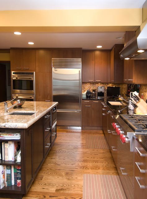 Example of a transitional kitchen design in Chicago