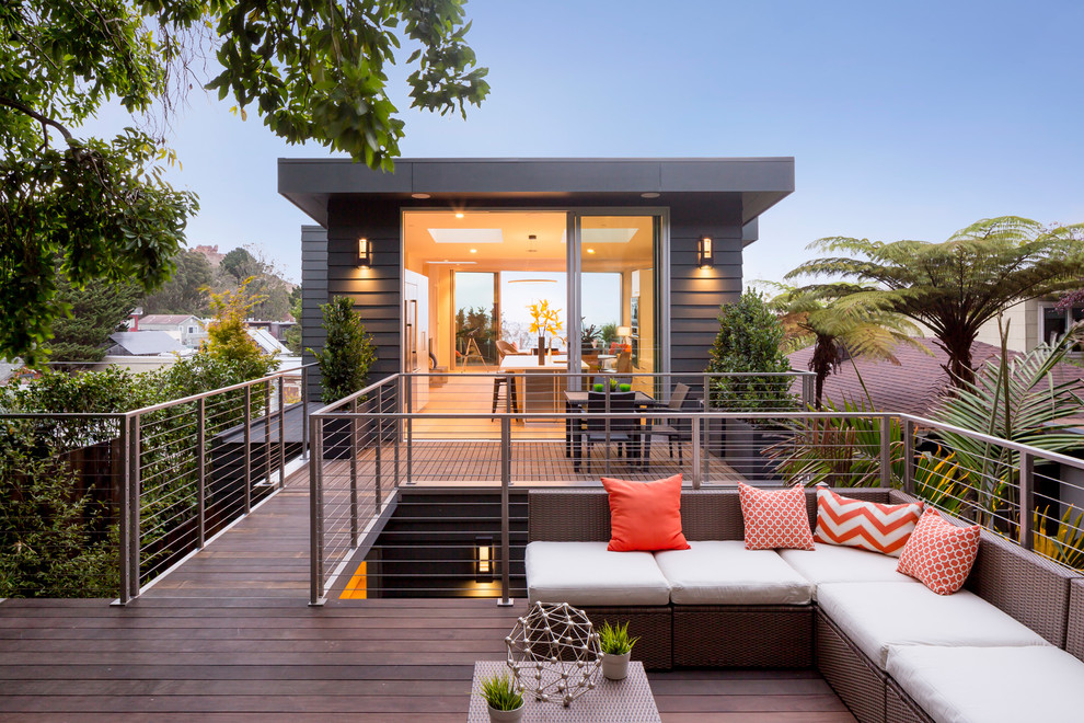 Contemporary rooftop and rooftop deck in Los Angeles.