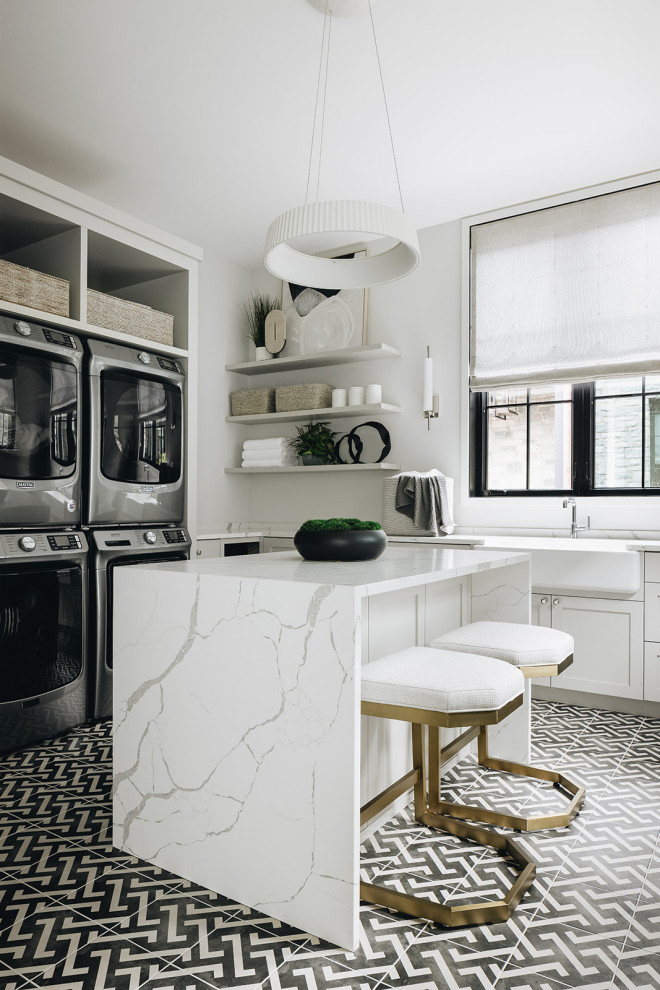 Inspiration for a contemporary laundry room remodel in Chicago