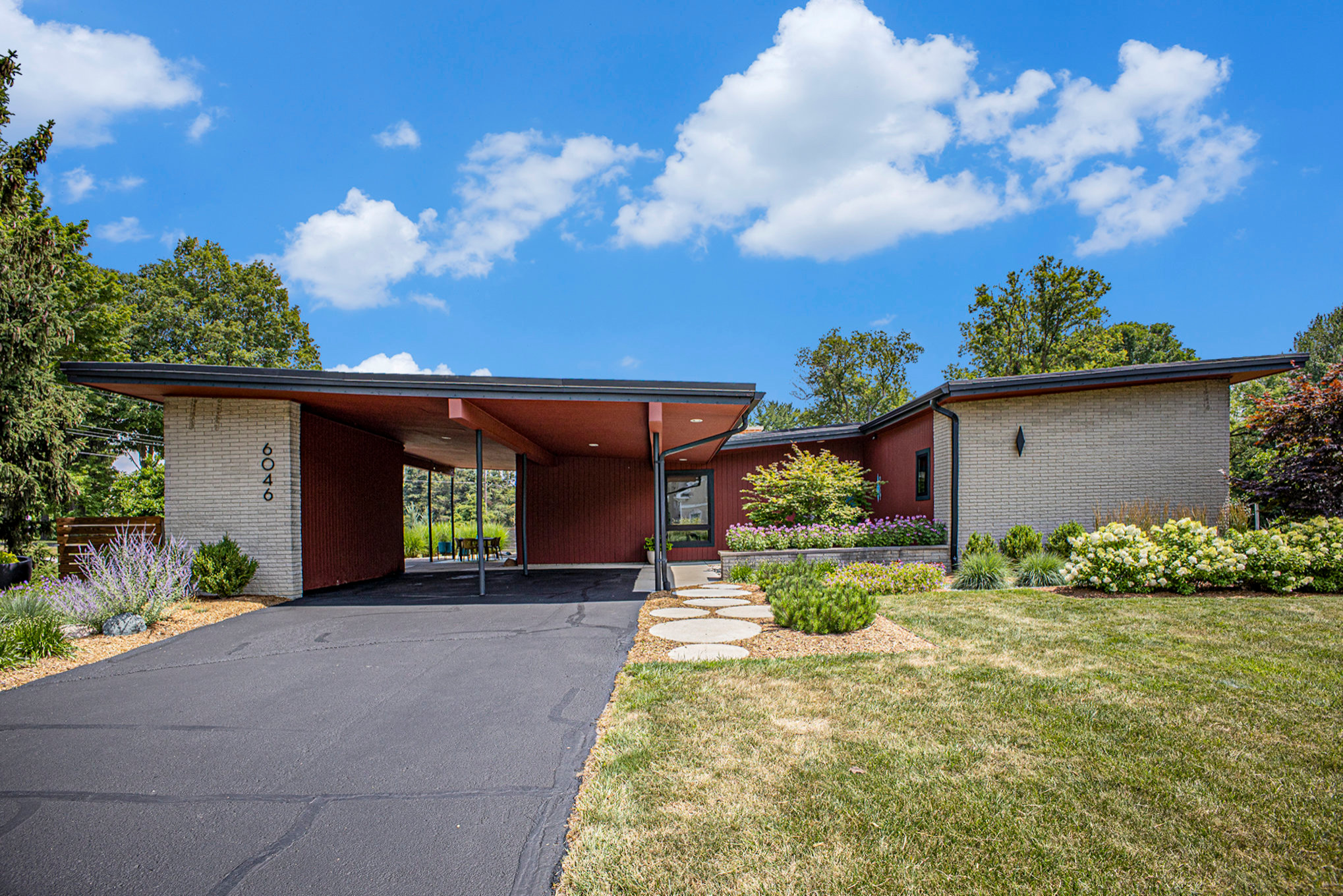Mid-Century Modern Front Yard - East Lansing, MI