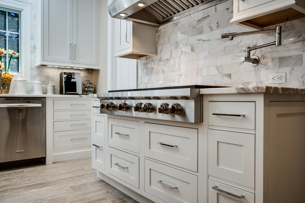 Example of a transitional kitchen design in DC Metro