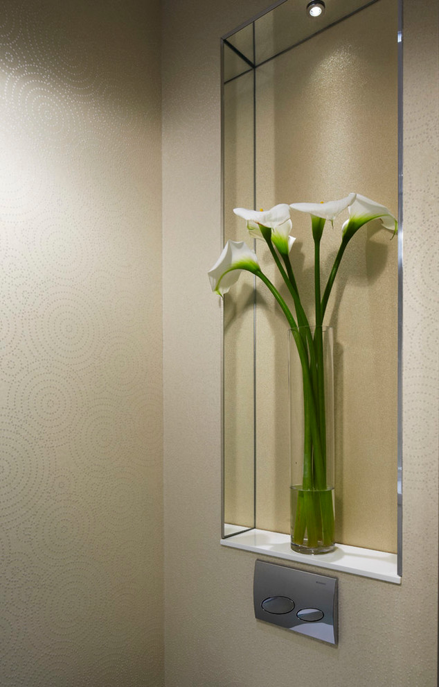 This is an example of a contemporary living room in London.