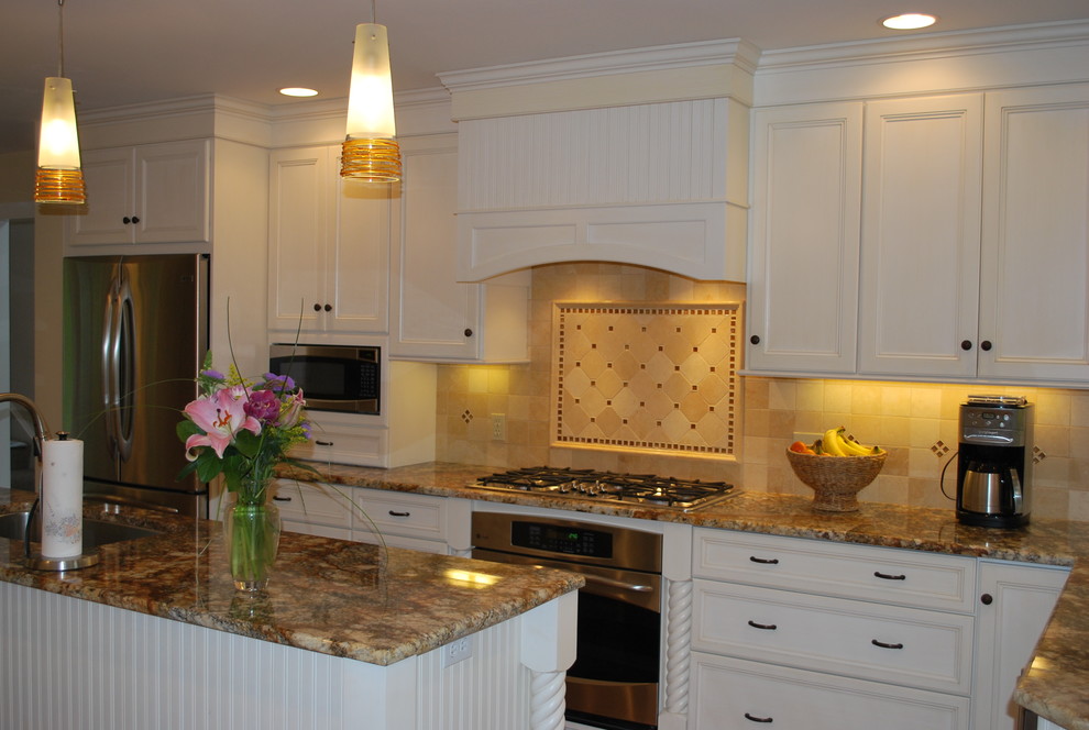 Transitional kitchen photo in New York
